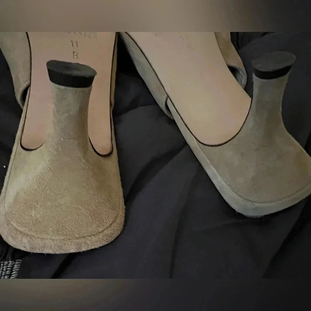 Saks Fifth Avenue Folio Tan Suede Heels … Size   11B - Picture 5 of 7